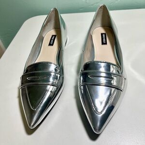Womens Lallin silver pointed toe leather loafers from Nine West